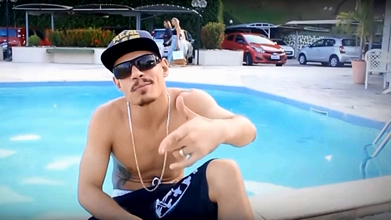 Elvis Kazpa ostenta trabalho no clipe Rolé de Gang