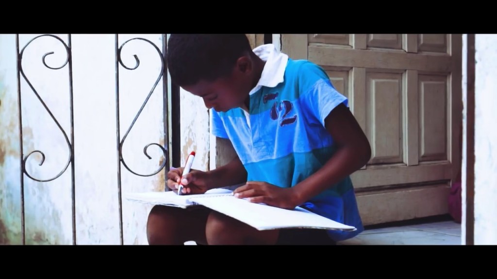 NOIS POR NOIS - O HOMEM INVISÍVEL (CLIPE OFICIAL).mp4_snapshot_01.07_[2018.03.19_16.23.42]