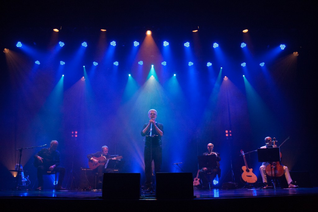 Ritchie Court & banda Black Tie (2)