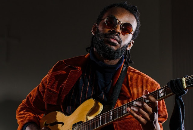 A guitarra do prodígio Mansur Brown