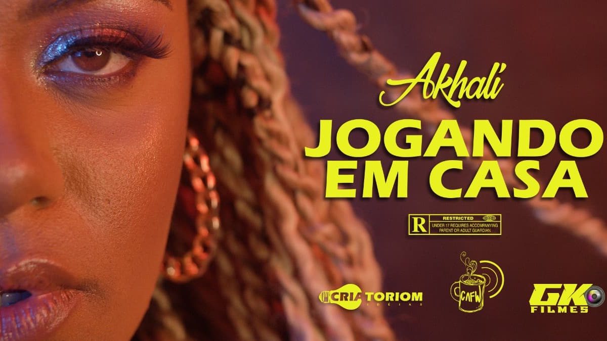 AKhali chega na cena Jogando em Casa!