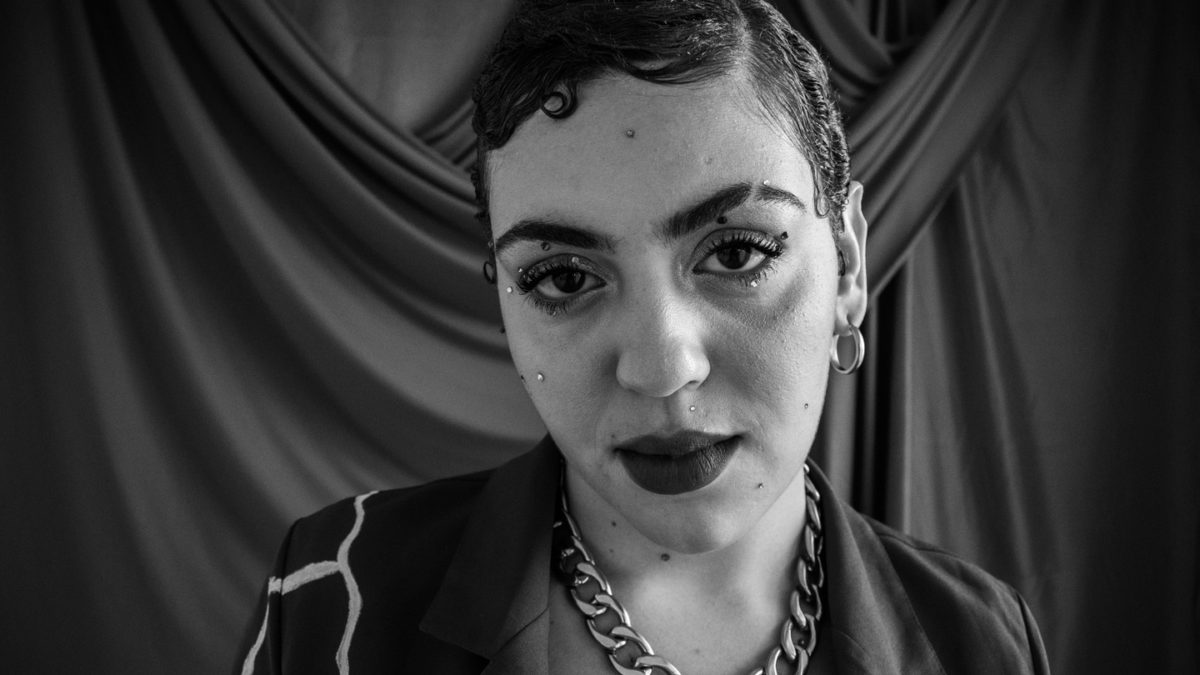 Bella Kahun e o seu universo interior em Crua (2020)