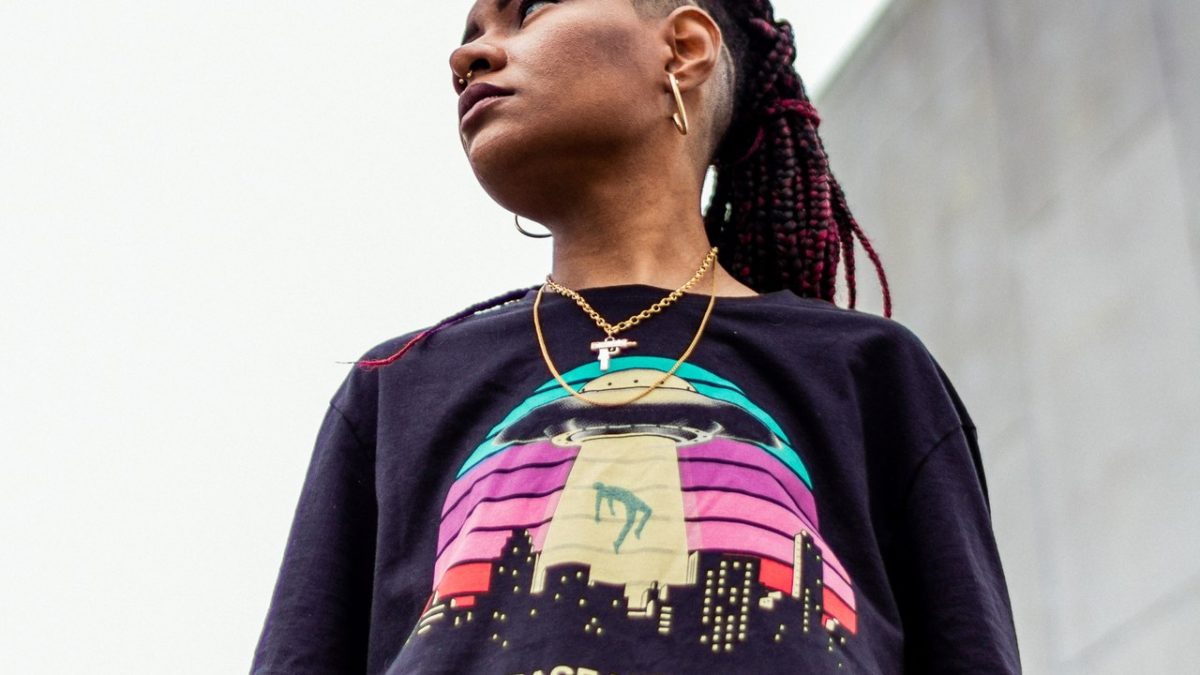 Helen Nzinga lança o EP C.R.U. (2021) um trabalho necessário