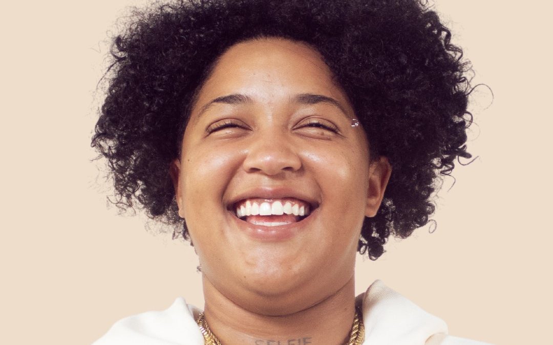 Clara Lima lança o lado A de “Só Sei Falar de Amor”