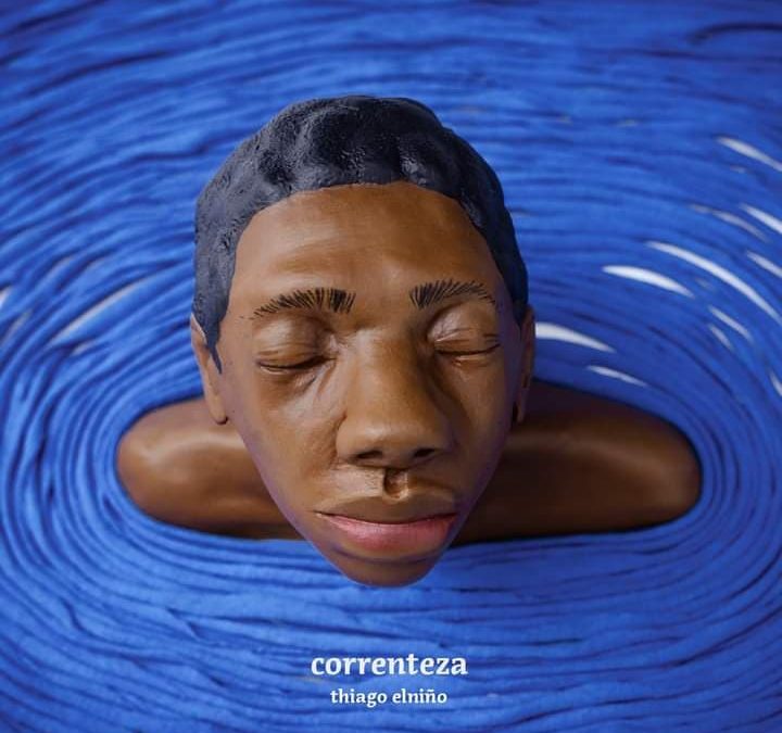 Thiago Elniño em “Correnteza”, o rio que não esquece a fonte.