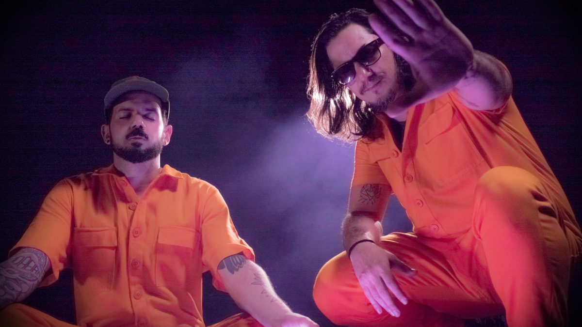 ‘Beijo de Papel’, novo single do Duo Benza já tá no ar