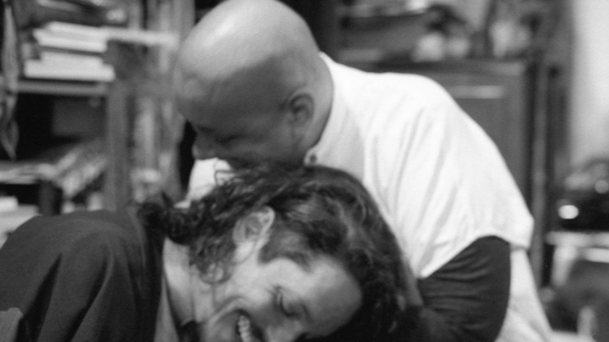 Roseane Santos e Luciano Faccini fundem poesia, astrologia e canção no EP Livro Vivo