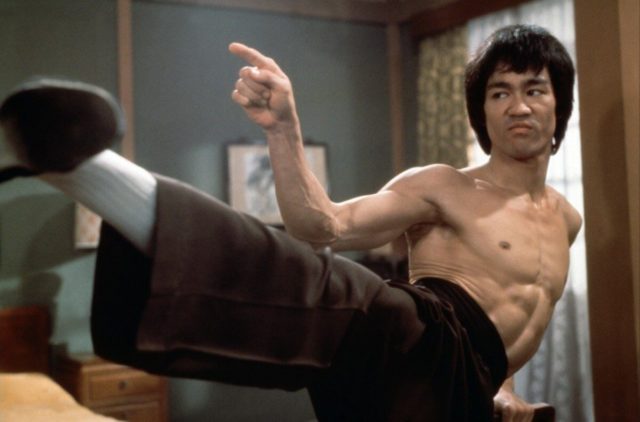 Não é o Bruce Lee, mas se liga no groove do Kung Fu
