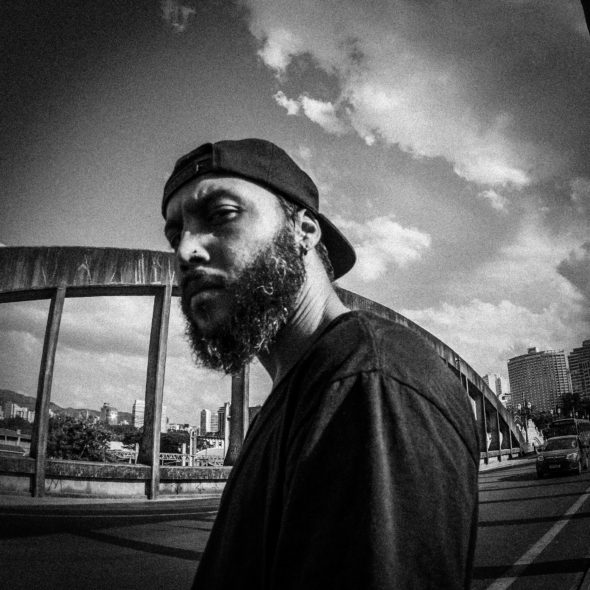 O MC e artista gráfico mineiro RR.Mp3 lança o clipe do single Recomeço!