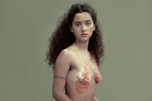 Tóri lançou o lado B do seu álbum Descese, já ouviu?