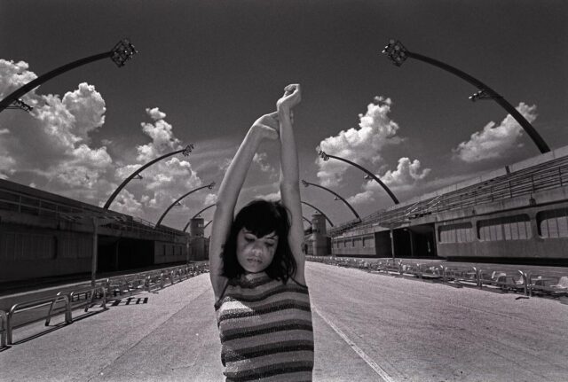 Estudando Lurdez da Luz, uma MC fundamental do nosso rap acaba de lançar o EP Devastada.