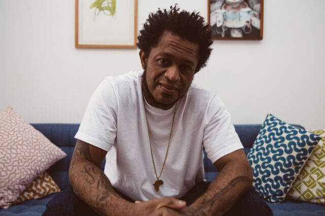 Nego Freeza, o Preto Velho ensina como fazer em afrobeats no Hip-Hop Nacional!