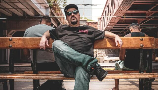 Uma epopeia do trabalhador brasileiro é a “Práxis” por Mascote & Digmanybeats